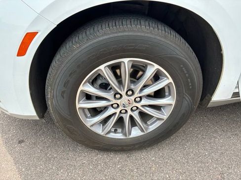 Used 2024 Buick Enclave Premium AWD/4WD image 8