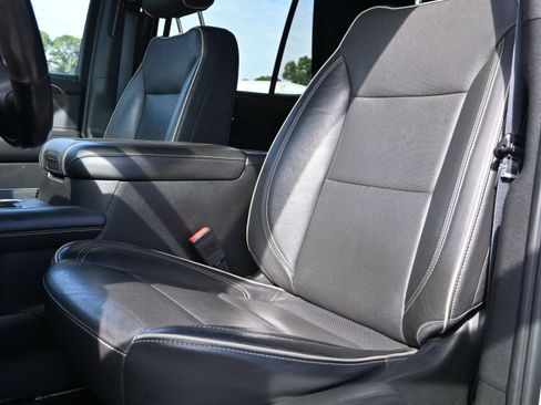 Used 2021 Chevrolet Tahoe Premier w/ Premium Package image 18