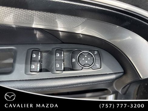 Used 2017 Ford Explorer XLT w/ Equipment Group 202A FWD image 12
