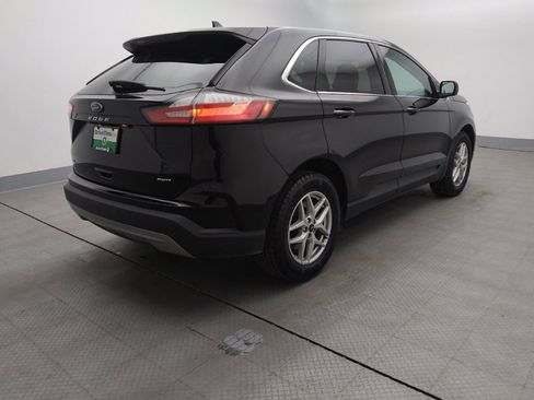 Used 2023 Ford Edge SEL image 9