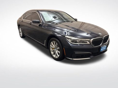 Used 2019 BMW 750i xDrive w/ Executive Package image 3