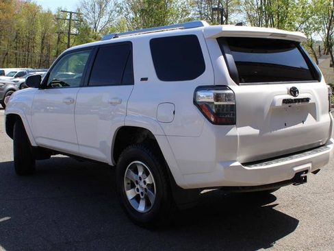 Used 2016 Toyota 4Runner SR5 AWD/4WD image 3
