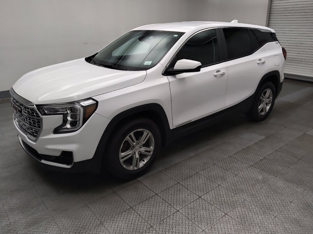 Used 2024 GMC Terrain SLE FWD image 2