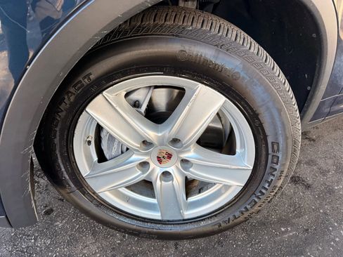 Used 2014 Porsche Cayenne Platinum Edition image 39