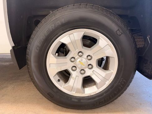 Used 2015 Chevrolet Silverado 1500 LTZ Z71 w/ LTZ Plus Package AWD/4WD image 17