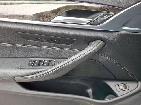 Used 2019 BMW 530i xDrive w/ Convenience Package image 12