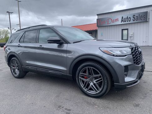 Used 2025 Ford Explorer ST AWD/4WD image 9