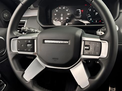 Used 2025 Land Rover Discovery Dynamic SE AWD/4WD image 13