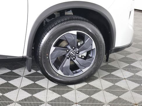 Used 2025 Nissan Rogue SV w/ SV Premium Package image 53