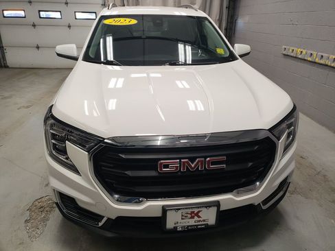 Used 2023 GMC Terrain SLE w/ Driver Convenience Package image 6