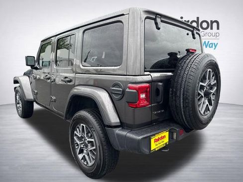 Used 2025 Jeep Wrangler Unlimited Sahara AWD/4WD image 5