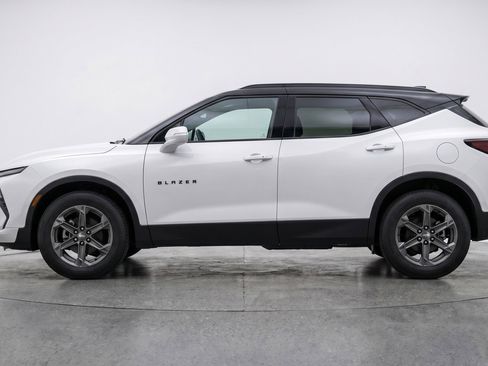 Used 2025 Chevrolet Blazer LT FWD image 5
