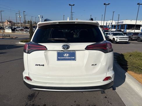 Used 2018 Toyota RAV4 XLE image 7