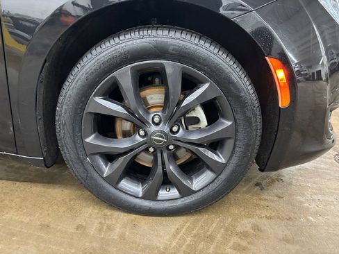 Used 2019 Chrysler Pacifica Touring Plus w/ S Appearance Package image 36