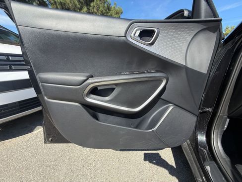 Used 2025 Kia Soul LX w/ LX Technology Package image 18