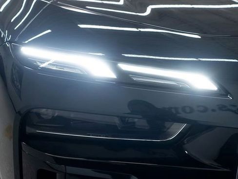 Used 2025 BMW 740i xDrive image 54