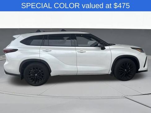 Used 2025 Toyota Highlander XSE AWD/4WD image 3