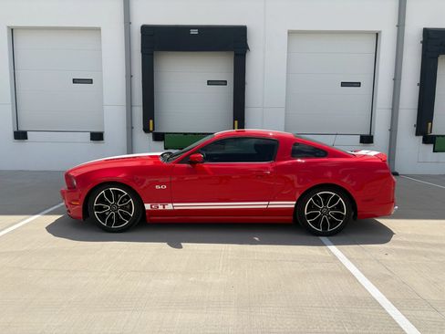 Used 2013 Ford Mustang GT Premium w/ Comfort Pkg RWD image 6