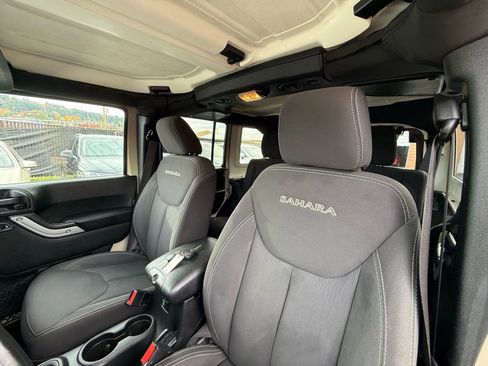 Used 2016 Jeep Wrangler Unlimited Sahara w/ Connectivity Group image 25