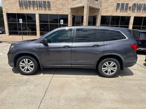 Used 2017 Honda Pilot LX image 1