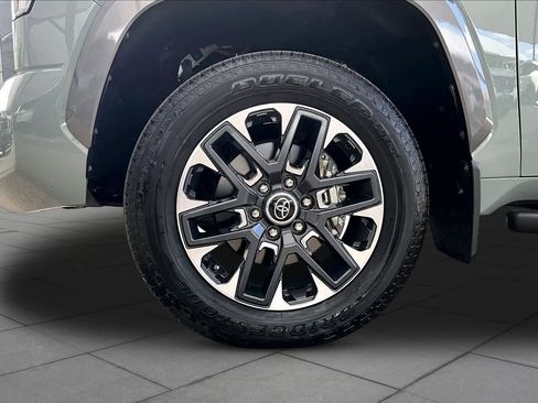 Used 2024 Toyota Tundra Limited AWD/4WD image 11