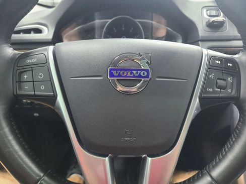 Used 2016 Volvo XC70 T5 Premier w/ Proximity Package AWD/4WD image 28