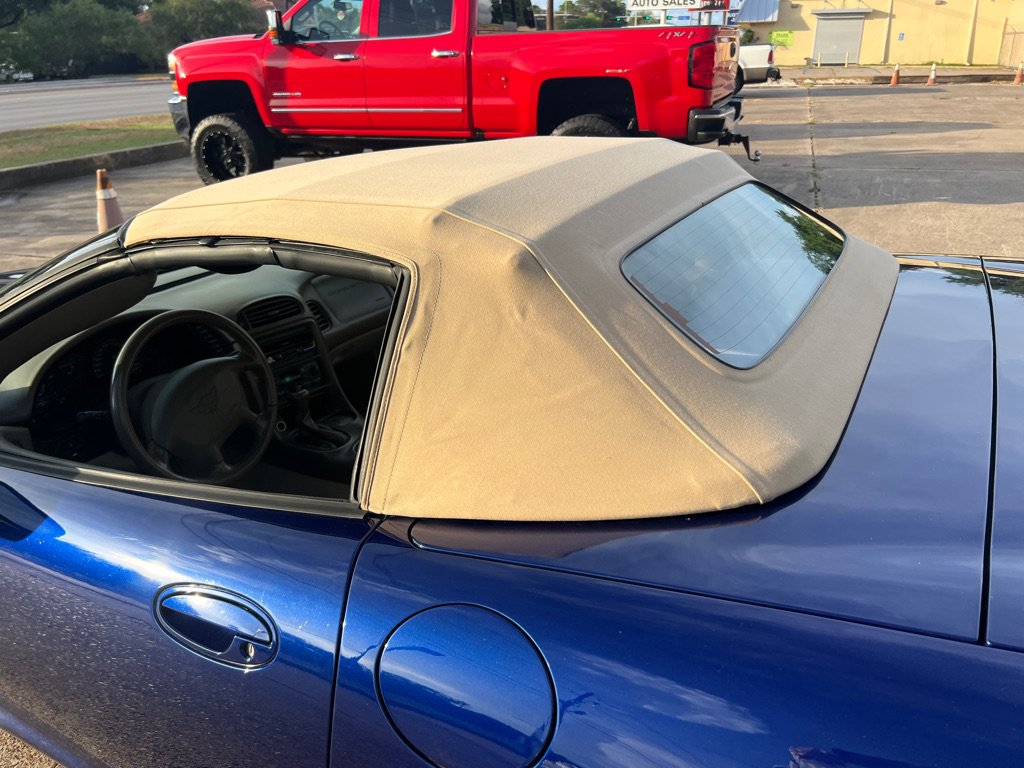 Used 2004 Chevrolet Corvette Convertible w/ Preferred Equipment Group RWD image 7
