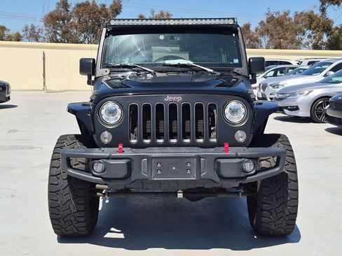 Used 2017 Jeep Wrangler Unlimited Rubicon AWD/4WD image 2