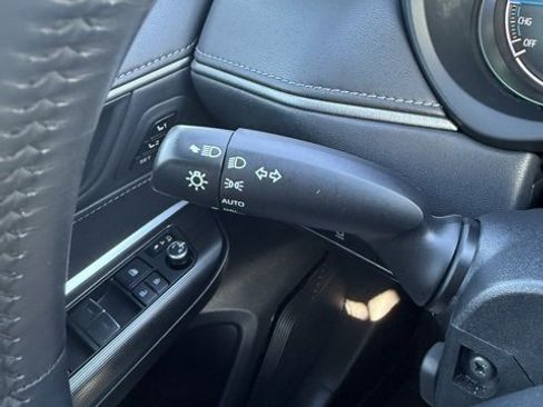 Certified 2021 Toyota Venza Limited image 24