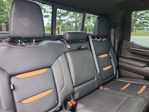 Used 2024 GMC Sierra 1500 AT4 w/ Technology Package AWD/4WD image 11