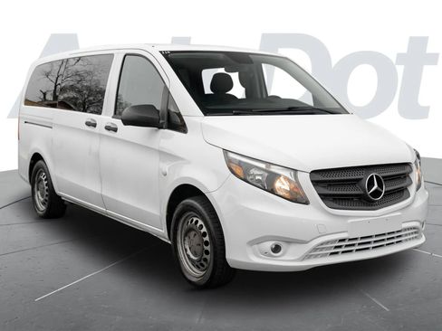 Used 2017 Mercedes-Benz Metris Van 4D image 4