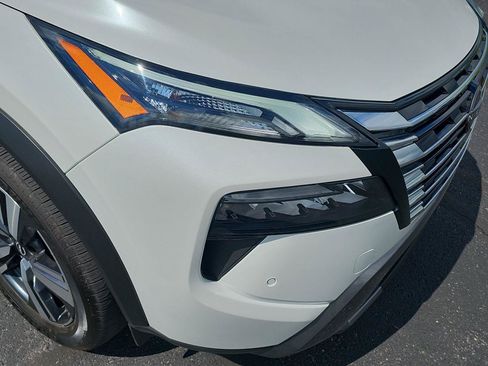 Used 2025 Nissan Rogue SL AWD/4WD image 34
