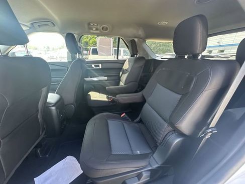 Used 2023 Ford Explorer XLT AWD/4WD image 27