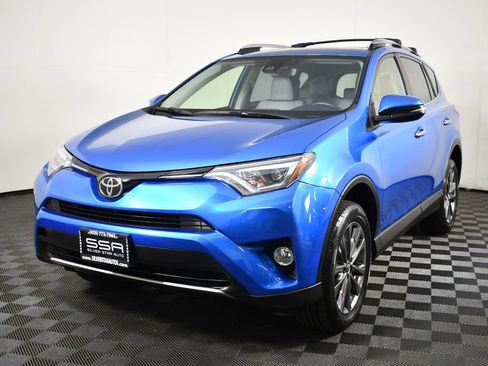 Used 2018 Toyota RAV4 Limited image 1