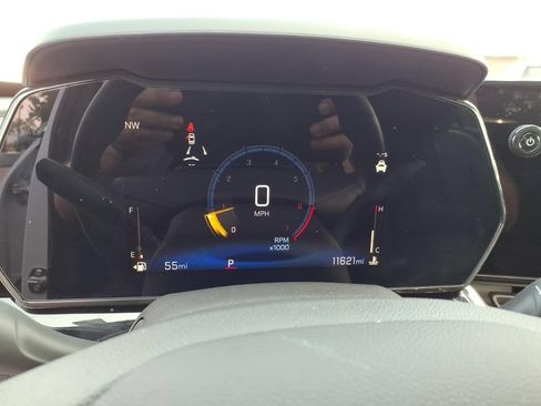 Used 2025 Chevrolet Trax RS w/ Driver Confidence Package FWD image 25