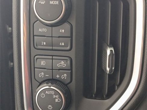 Used 2021 Chevrolet Silverado 1500 LT Trail Boss w/ Convenience Package II image 15