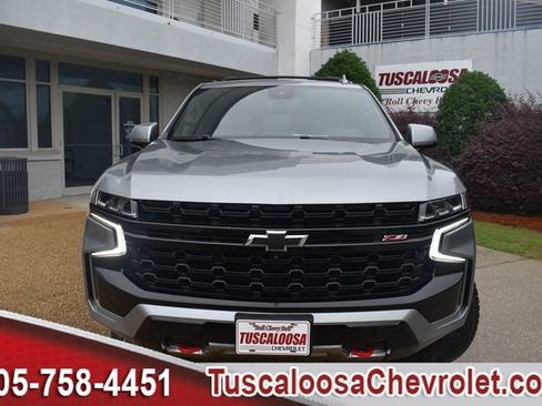 Used 2024 Chevrolet Tahoe Z71 w/ Luxury Package AWD/4WD image 3