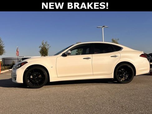Certified 2019 INFINITI Q70 Luxe image 2