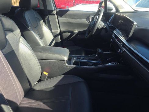 Used 2024 Kia Sorento S w/ Panoramic Sunroof Package image 7