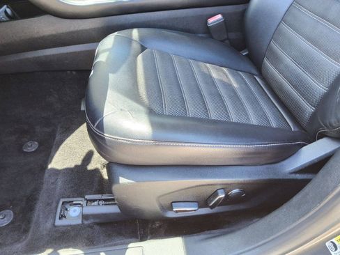 Used 2018 Ford Fusion SE w/ Equipment Group 201A FWD image 9