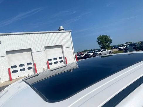 Used 2022 RAM 1500 Laramie AWD/4WD image 10