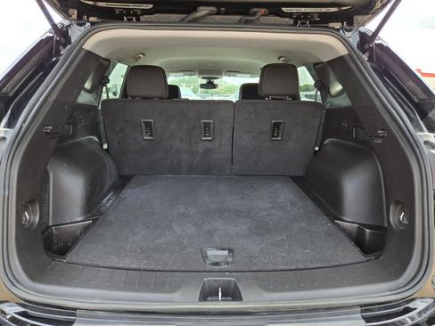 Used 2025 Chevrolet Blazer LT FWD image 17