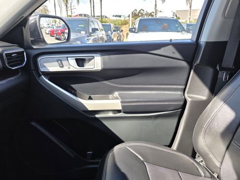 Used 2023 Ford Explorer Limited image 14
