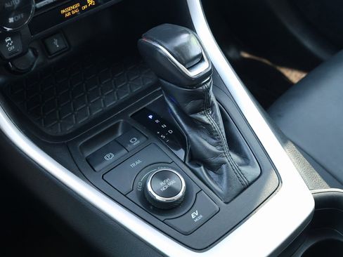 Used 2021 Toyota RAV4 XLE Premium image 26