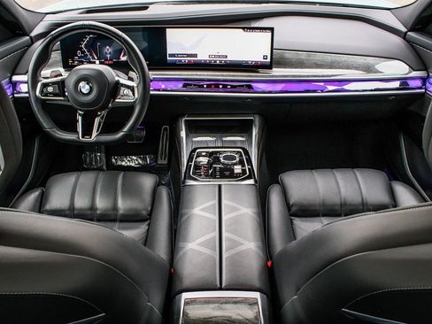 Used 2025 BMW 740i xDrive image 40