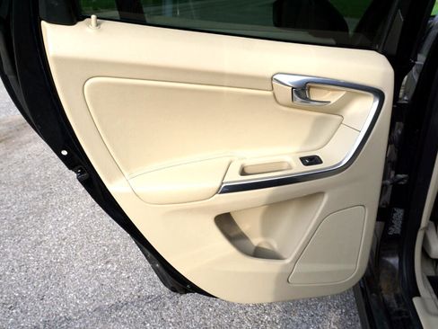 Used 2015 Volvo XC60 T5 Platinum image 25