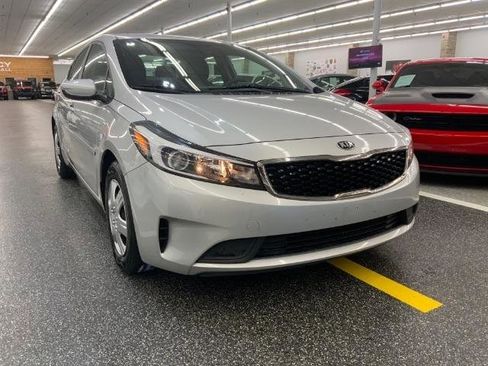 Used 2017 Kia Forte LX FWD image 3