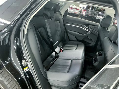 Certified 2024 Audi Q8 e-tron Premium Plus w/ Premium Plus Package AWD/4WD image 28