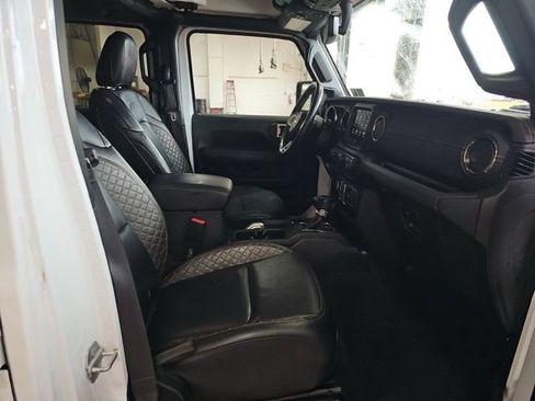 Used 2021 Jeep Gladiator Overland AWD/4WD image 10
