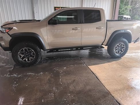 Used 2024 Chevrolet Colorado ZR2 w/ Technology Package image 5